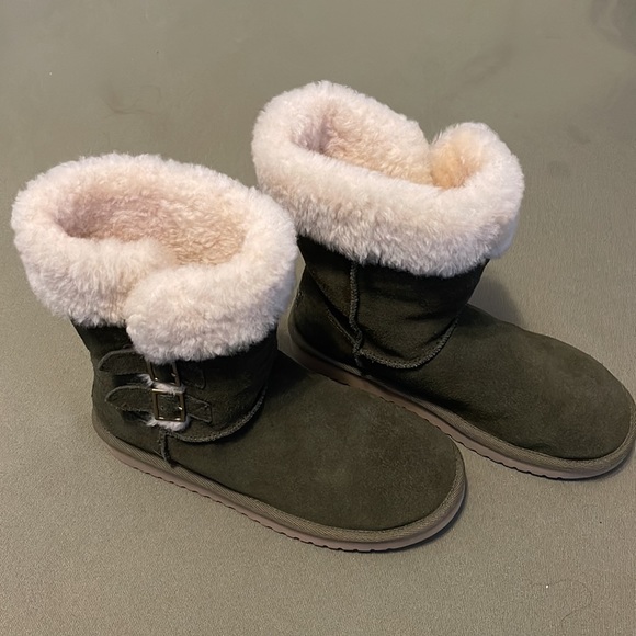 UGG KOOLABURRA  green leather color size 6” womens boots - Picture 4 of 15